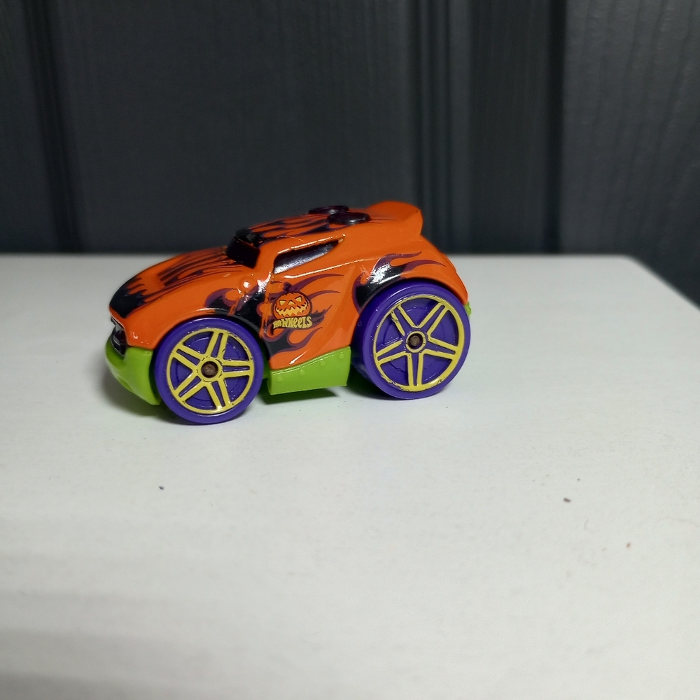 Hot Wheels Halloween Edition Rocket Box Used 2019 4/6 Orange Jack O Lantern Car